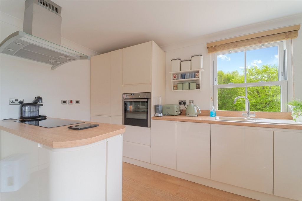 Property photo 3 of 18 Kitchen