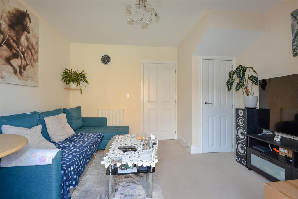 Property photo 3 of 13 Living Room 1.Jpg