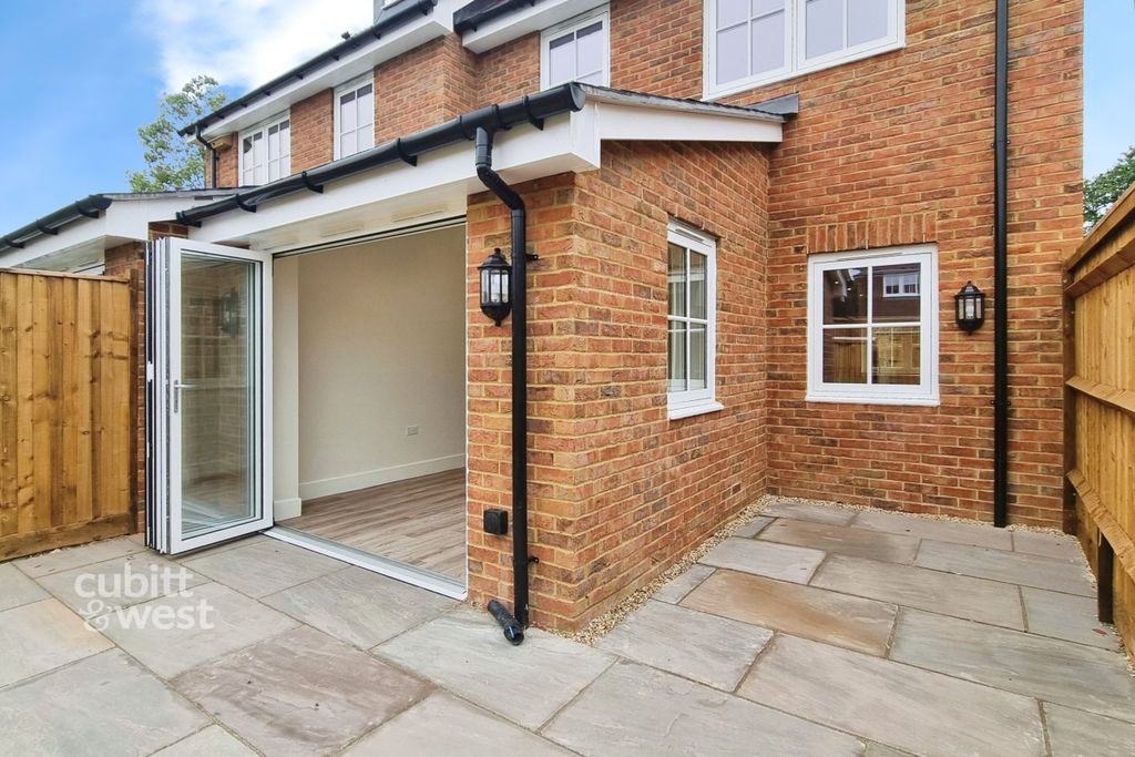 Property photo 3 of 15 E0F564ee-20250628...