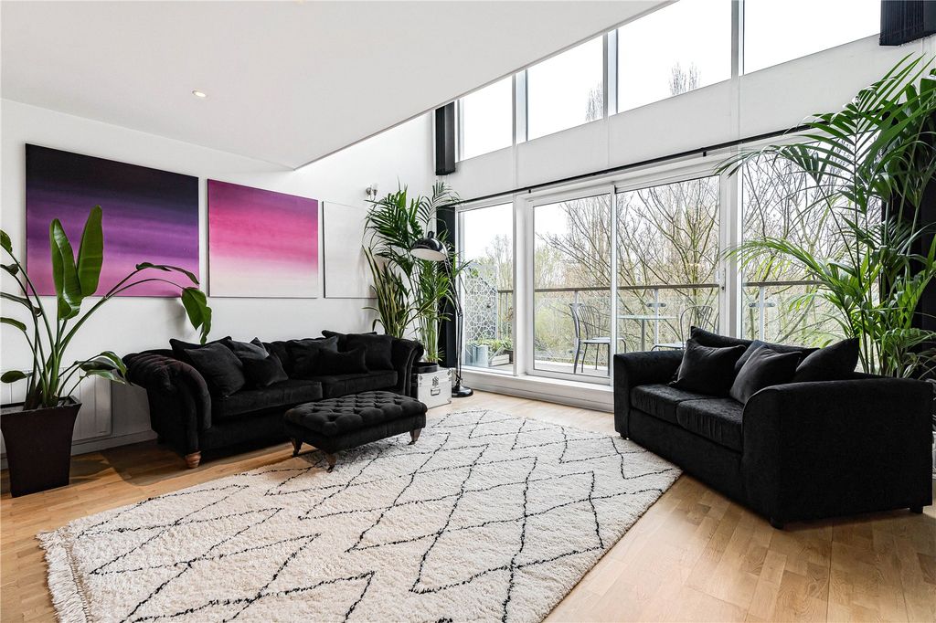 Property photo 2 of 21 Reception