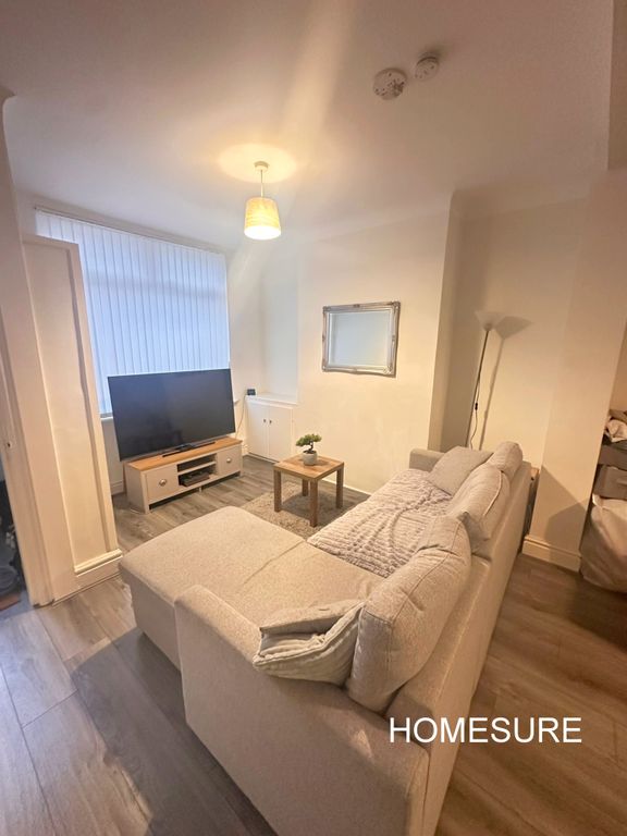 Property photo 2 of 9 Lounge - 97 Dewsbury