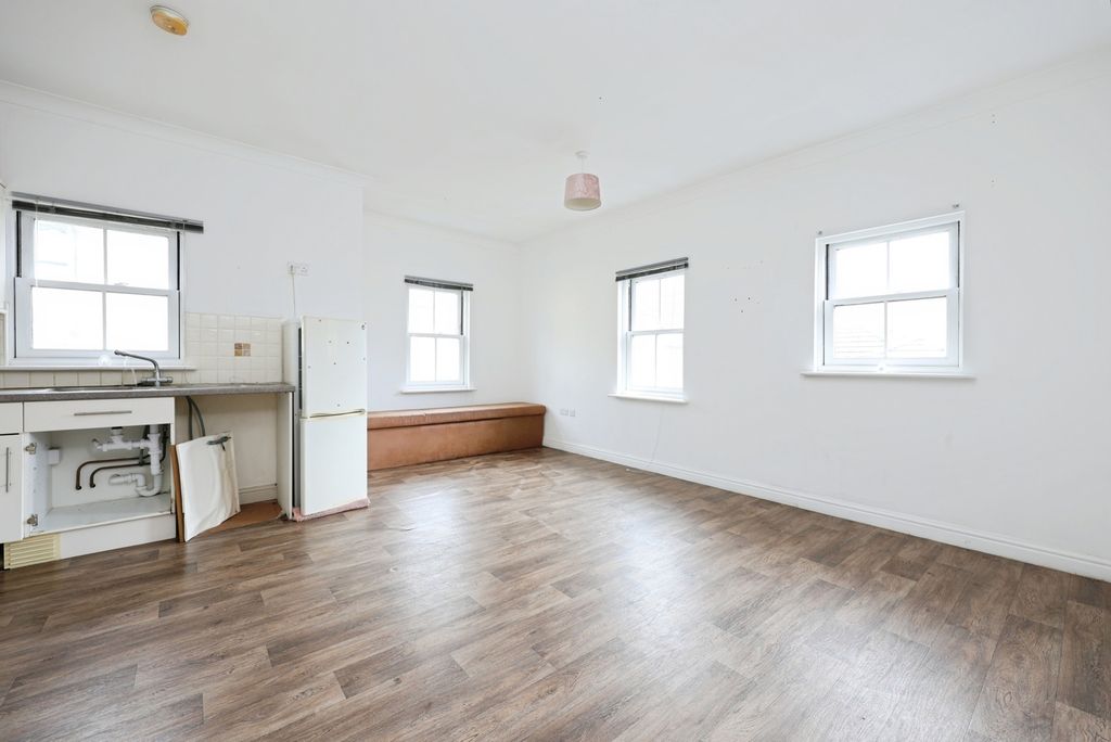 Property photo 2 of 16 Photo
