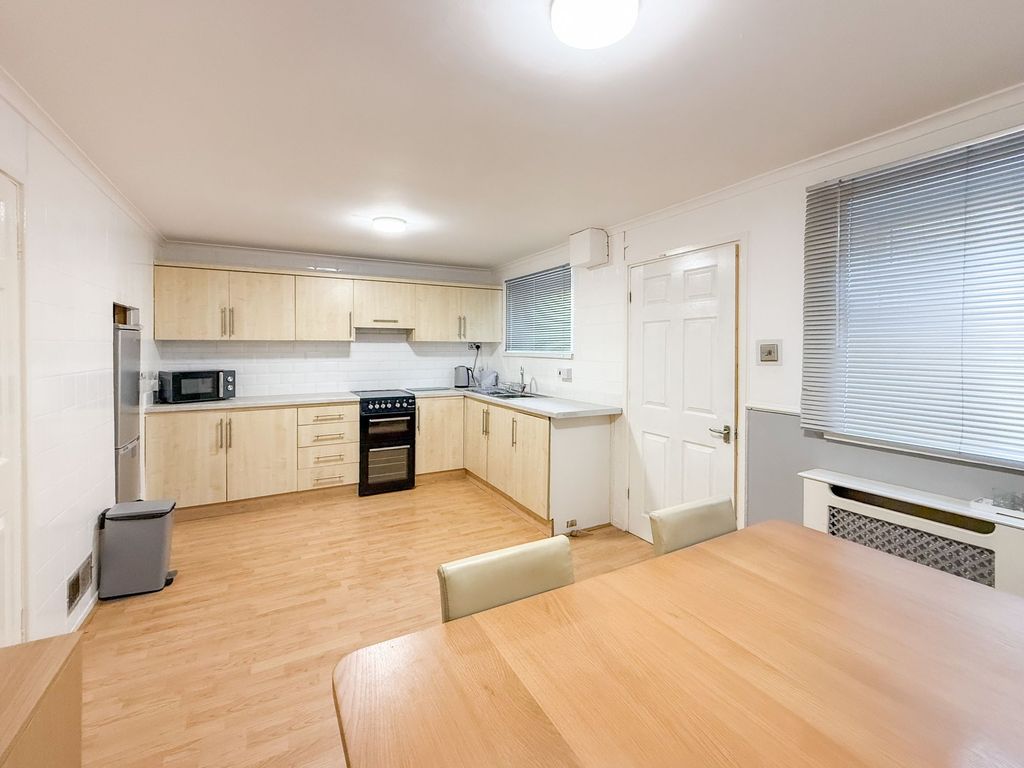 Property photo 3 of 12 Dining Kitchen