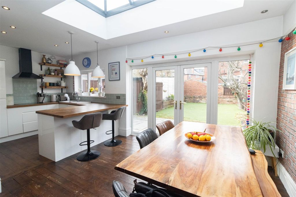 Property photo 3 of 18 Kitchen Dining Room