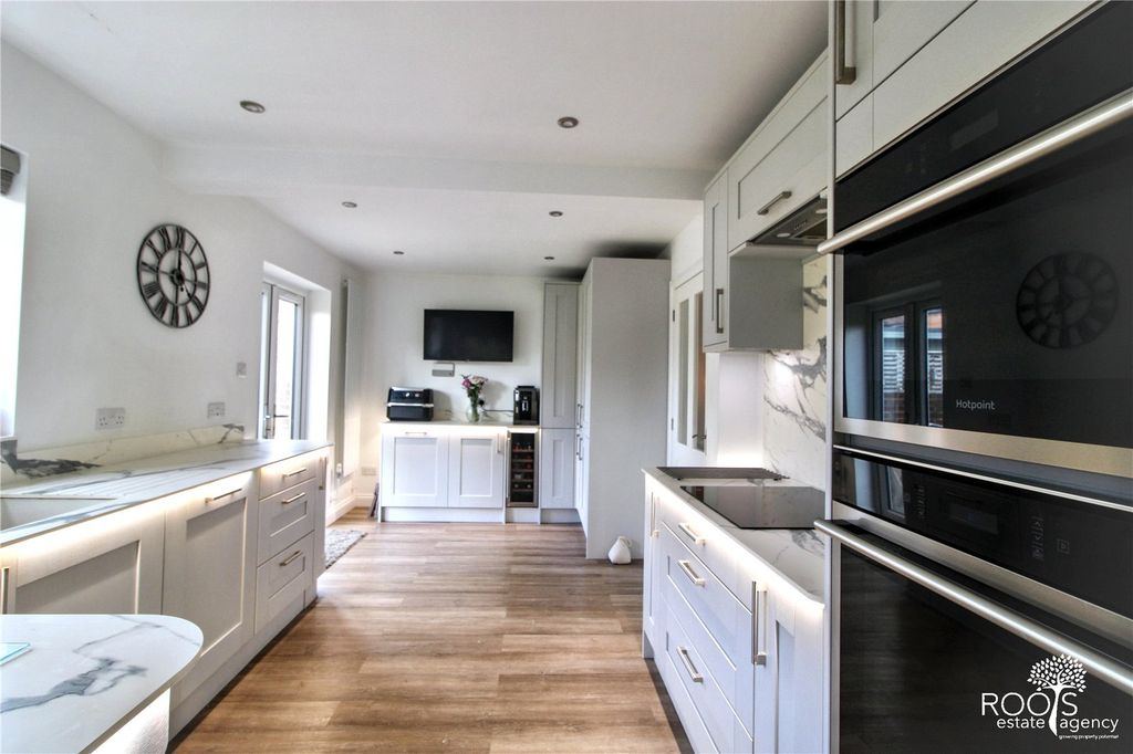 Property photo 3 of 13 Picture No. 02