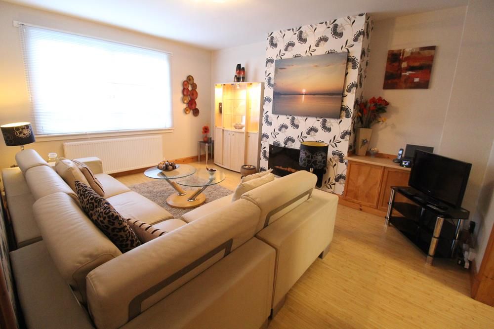 Property photo 1 of 8 Lounge