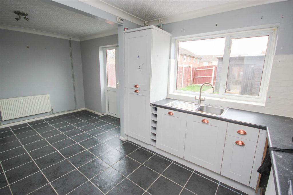 Property photo 2 of 12 Kitchen 1.Jpg