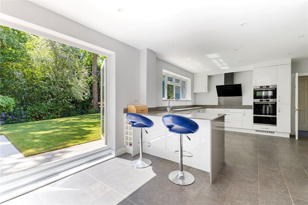 Property photo 2 of 14 Kitchen/Breakfast