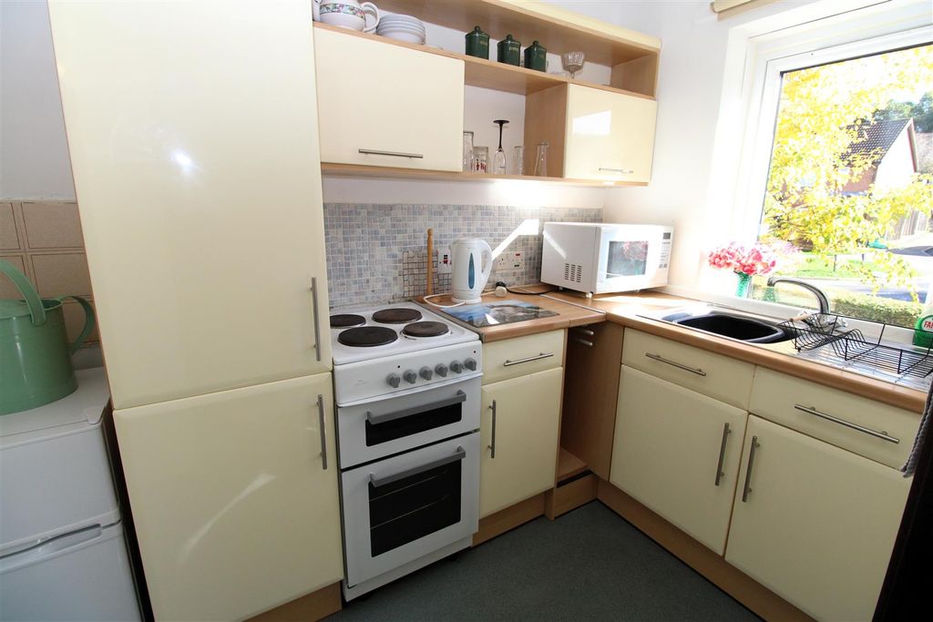 Property photo 3 of 14 Kitchen.Jpg