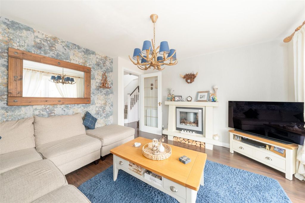 Property photo 3 of 24 83_Hallydown_Crescent-5.Jpg