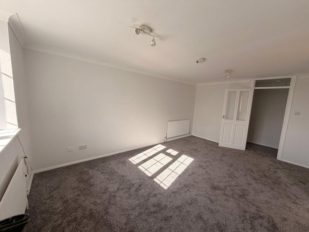 Property photo 2 of 11 Picture No. 18