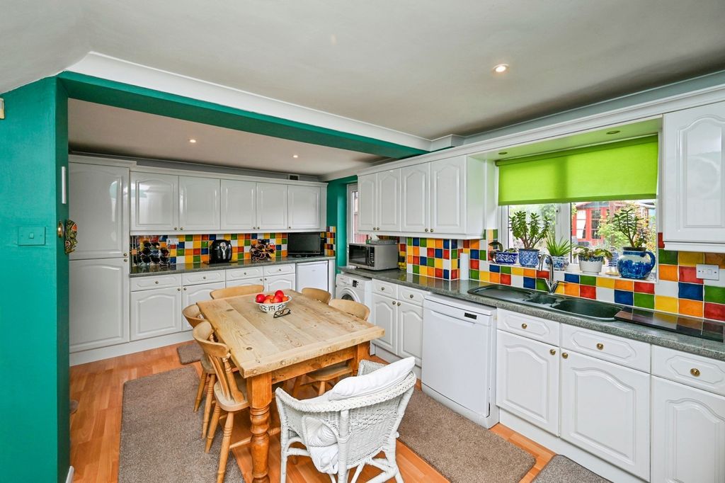 Property photo 2 of 28 Kitchen