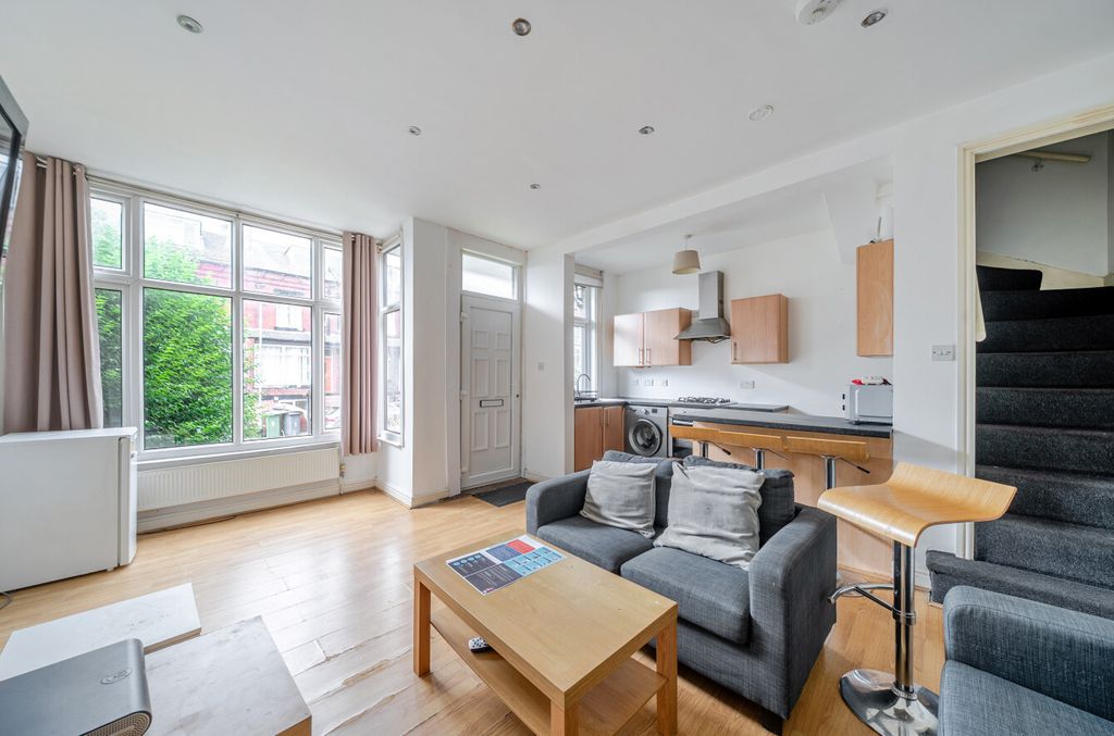 Property photo 2 of 19 1488318-13-6A4Cdc...