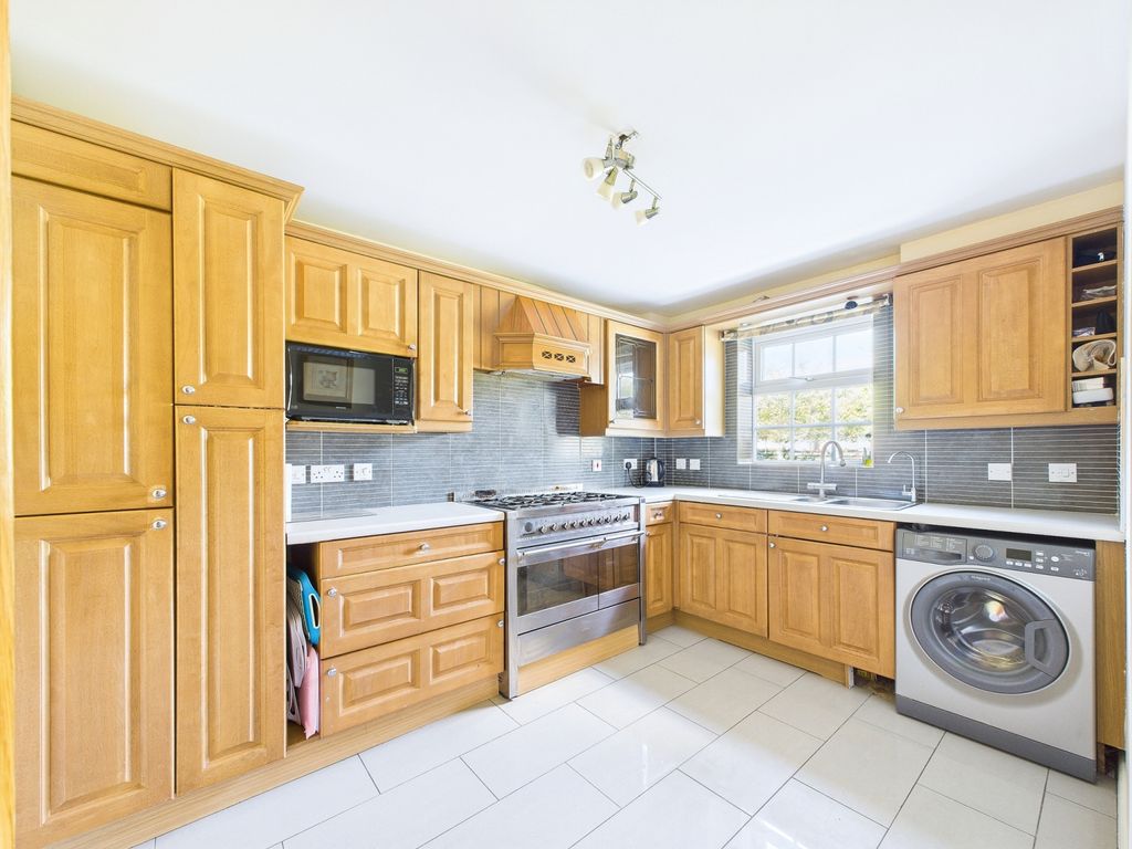Property photo 3 of 15 Cam01338G0-Pr0123-Still014