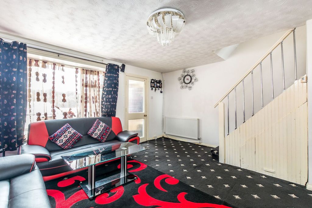 Property photo 2 of 11