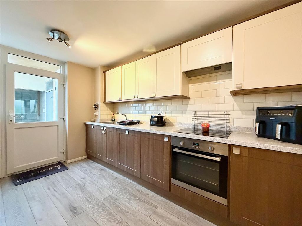 Property photo 3 of 13 Kitchen