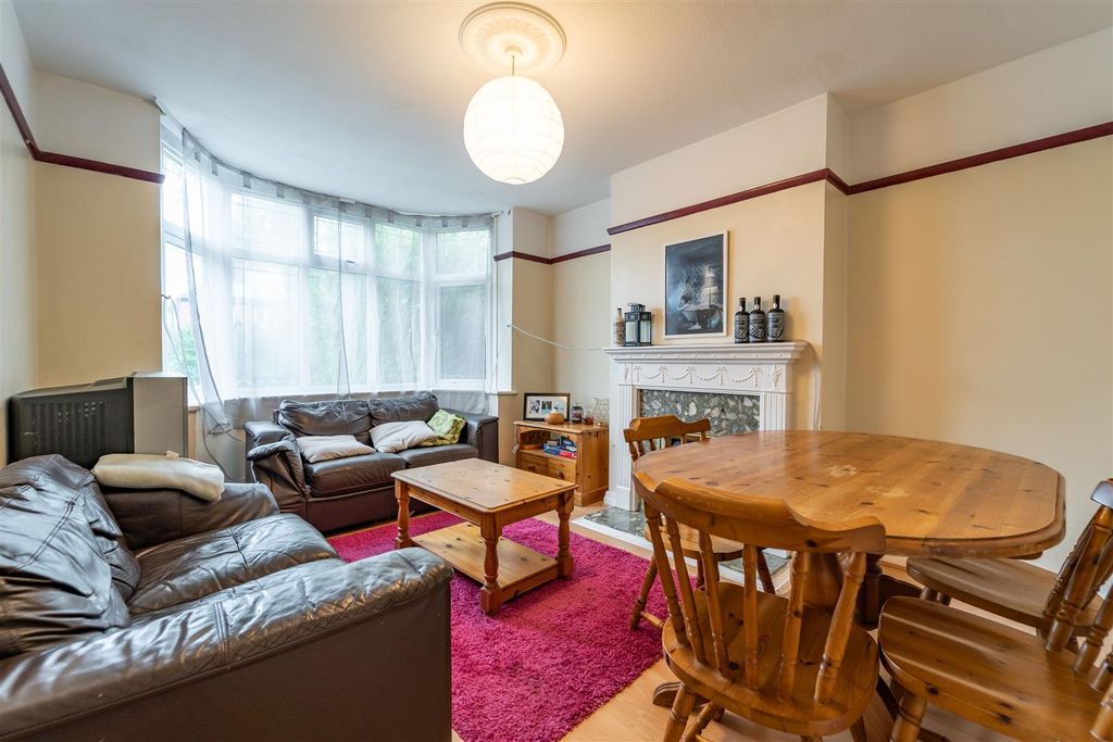 Property photo 3 of 20 Living Room