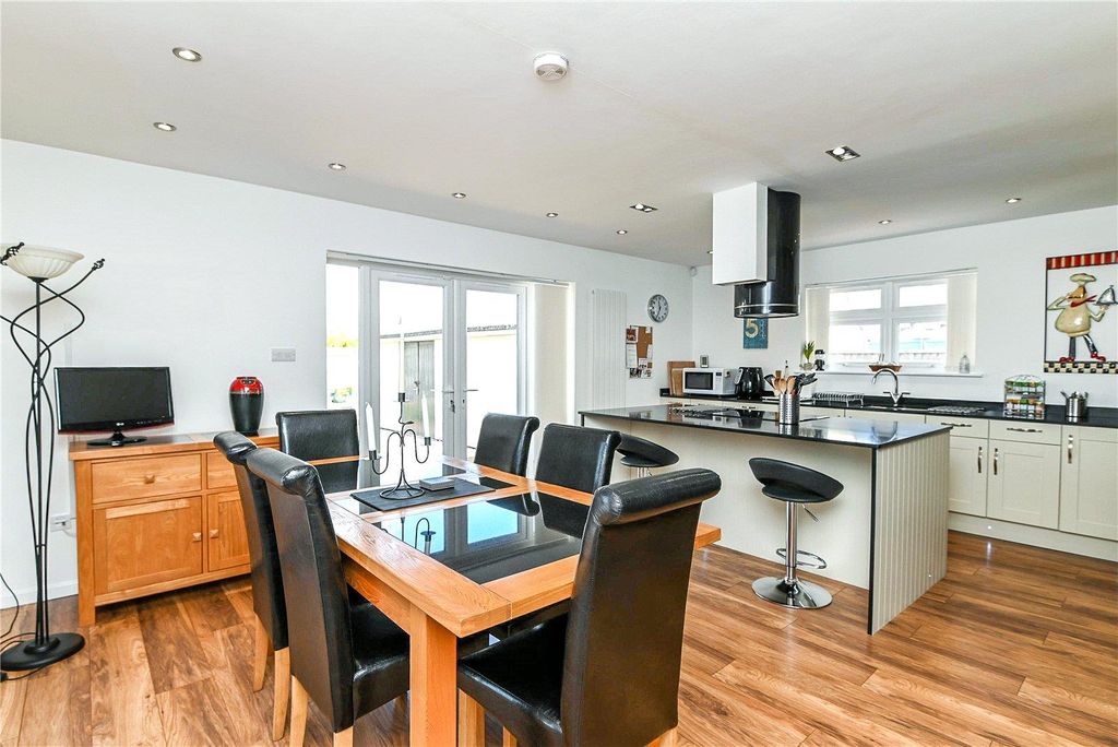 Property photo 2 of 23 Picture No. 04