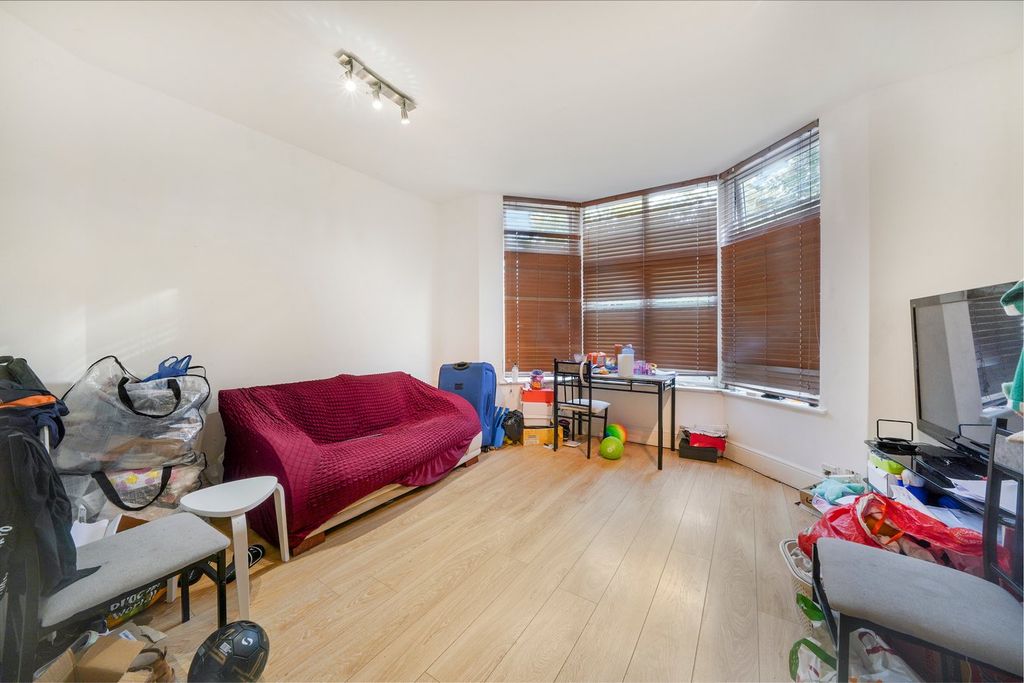 Property photo 3 of 6