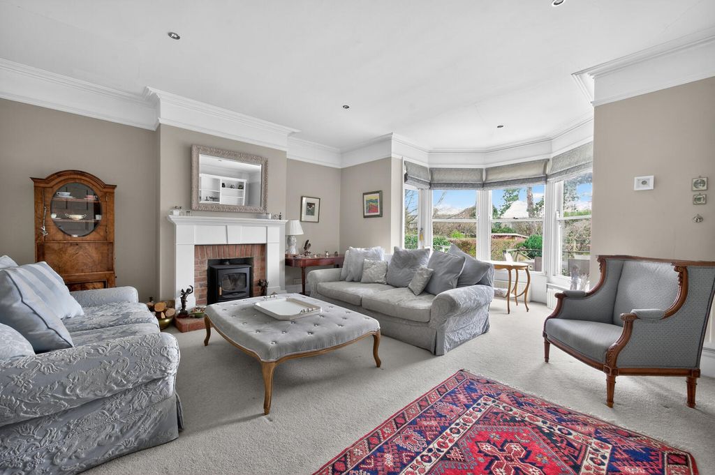 Property photo 2 of 21 Living Room