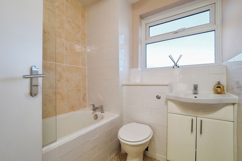 Property photo 2 of 15 Bathroom