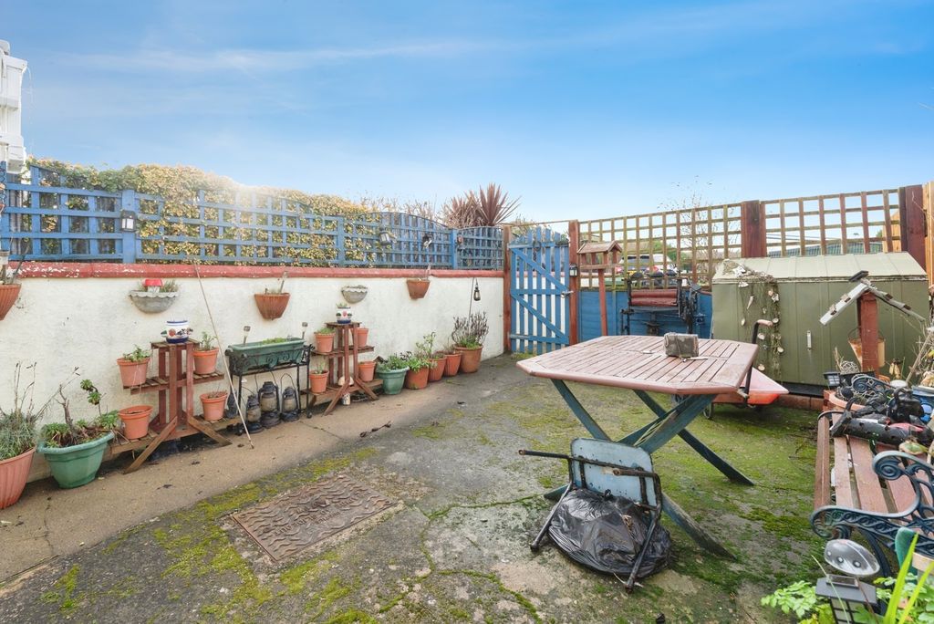 Property photo 2 of 16 Pbox-Img.Jpg