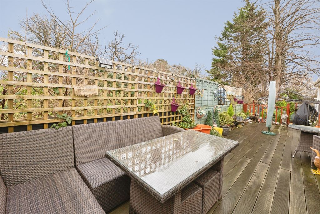 Property photo 2 of 25