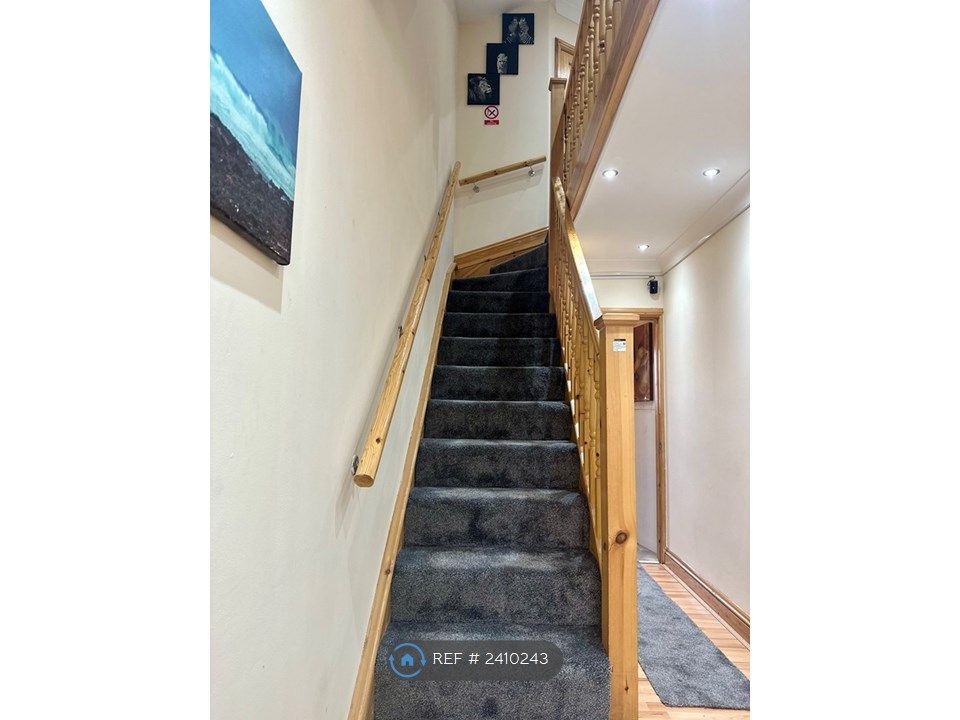 Property photo 3 of 27 Staircase