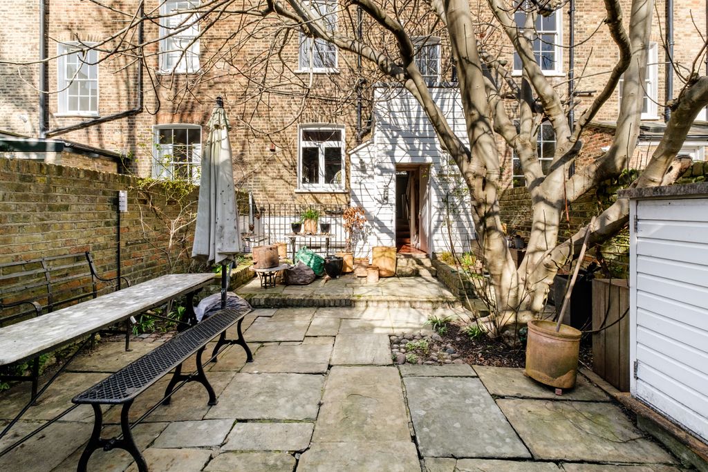 Property photo 3 of 47