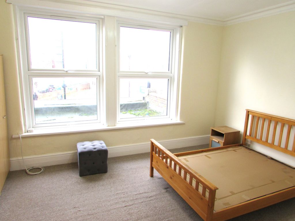 Property photo 3 of 6 Gallery