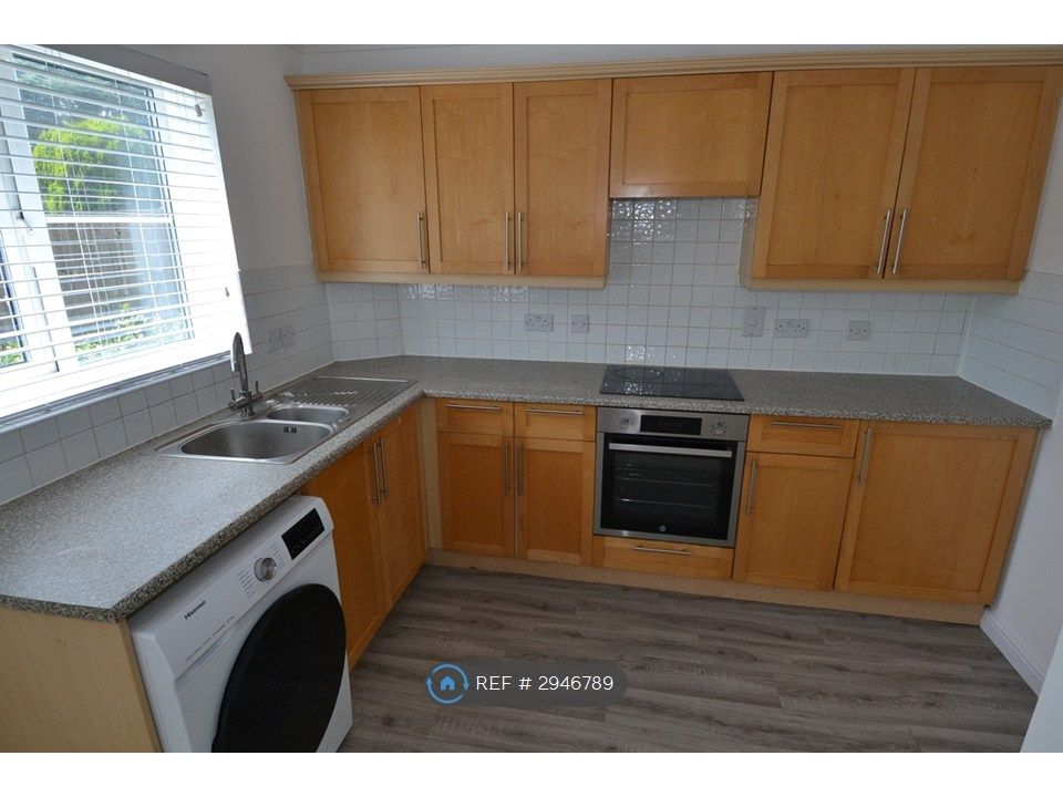 Property photo 2 of 8 Kitchen