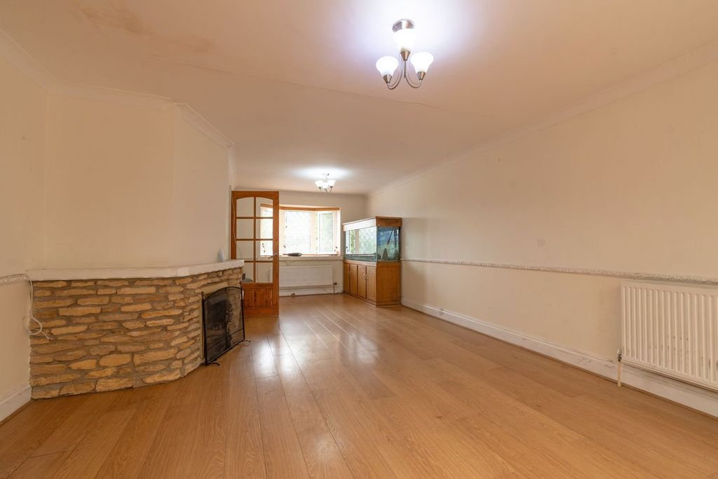 Property photo 3 of 24