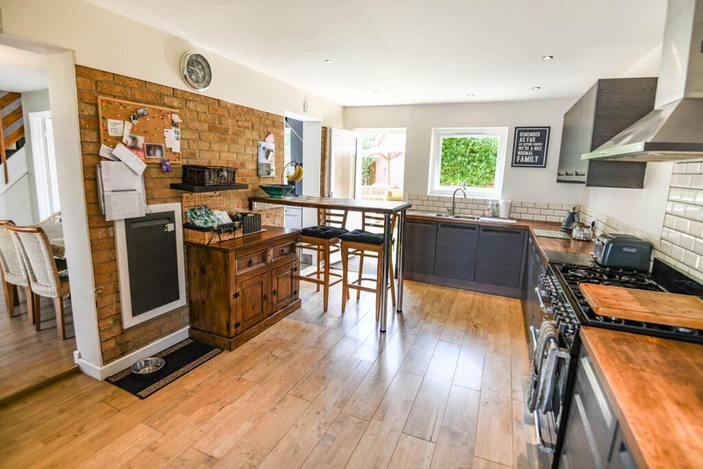 Property photo 2 of 21