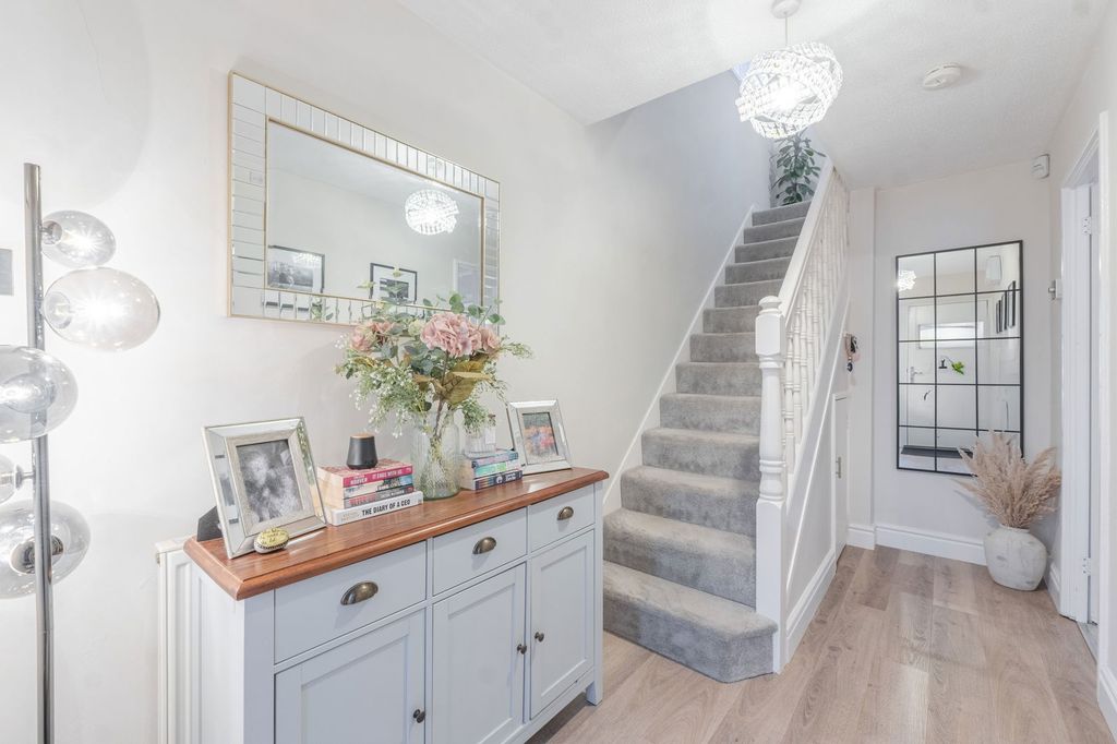 Property photo 3 of 36