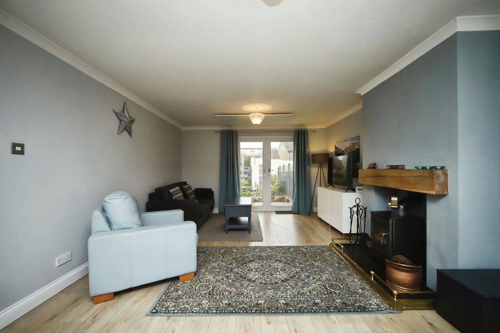 Property photo 3 of 20