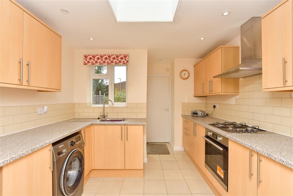 Property photo 2 of 9 Kitchen