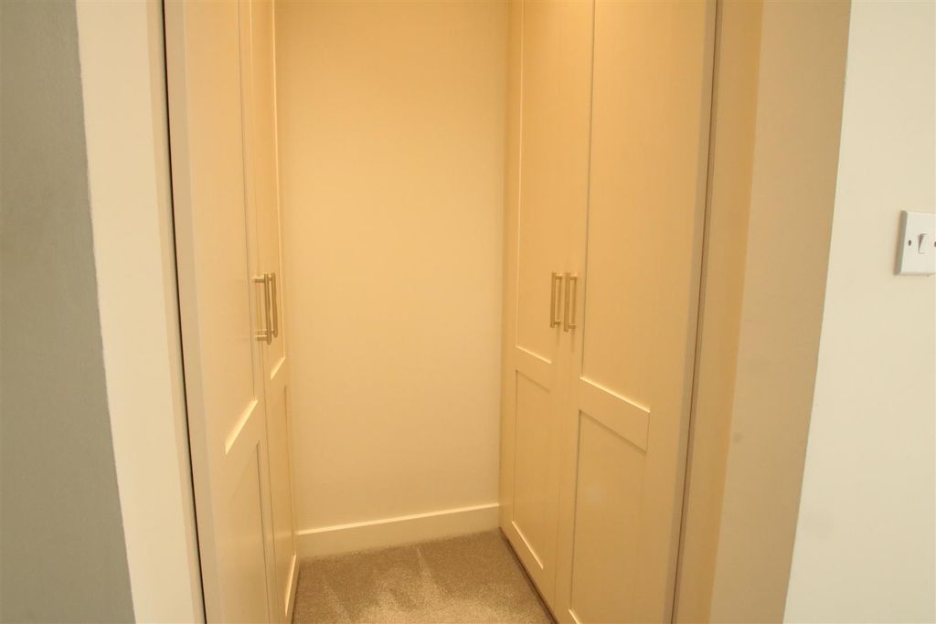 Additional image 9 of 2 bed flat for saleHighbury Drive, Leatherhead KT22