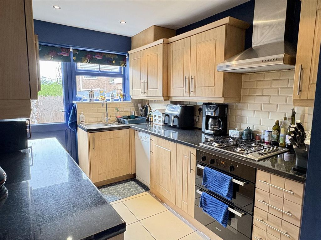 Property photo 3 of 21 Kitchen
