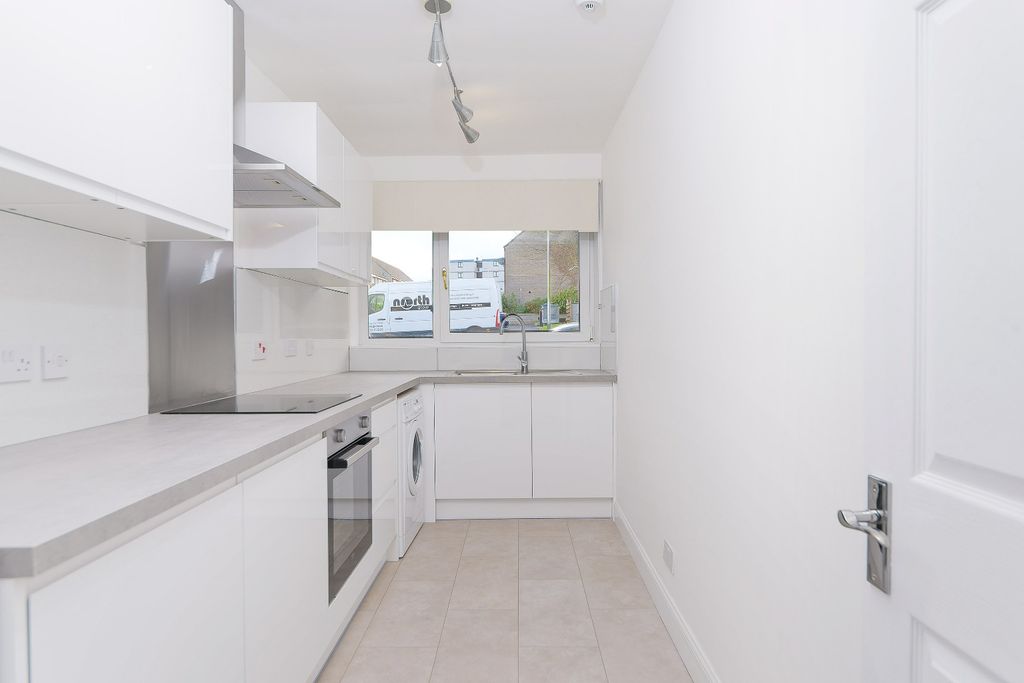 Property photo 3 of 34