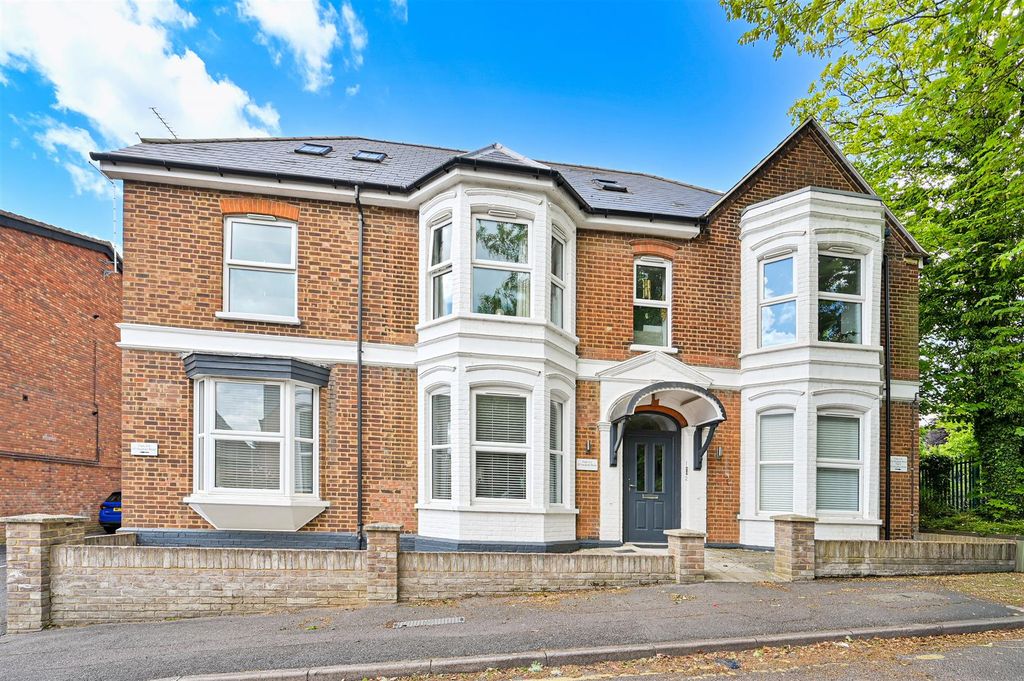 Property photo 1 of 9 Flat 3 25A Vaughan Road-14.Jpg