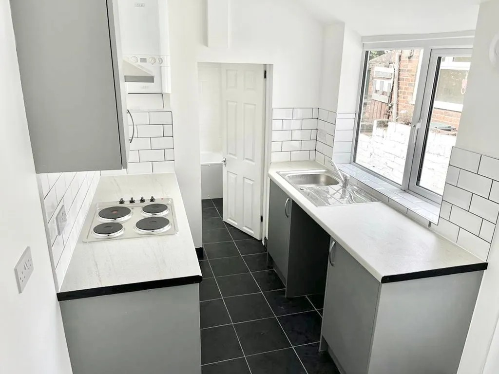 Property photo 3 of 9 Kitchen