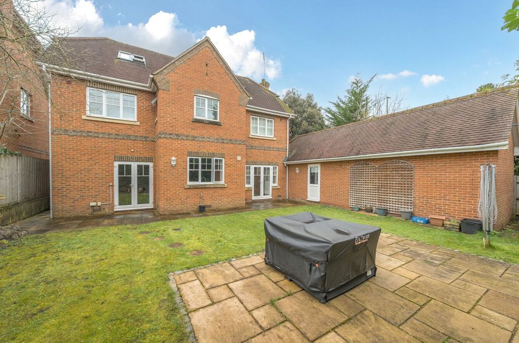 Property photo 2 of 28 Picture No. 31