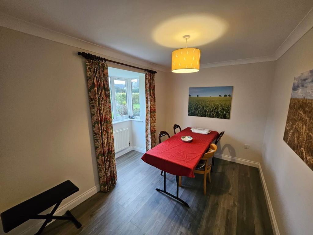 Property photo 3 of 11 Dining Area