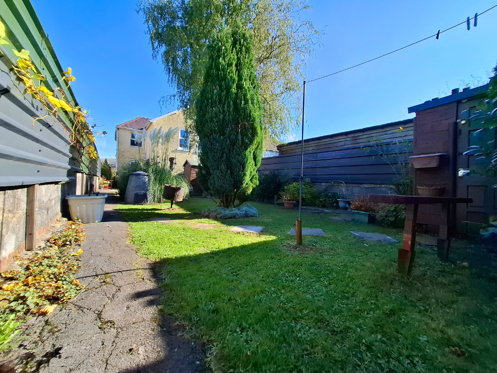 Property photo 2 of 25