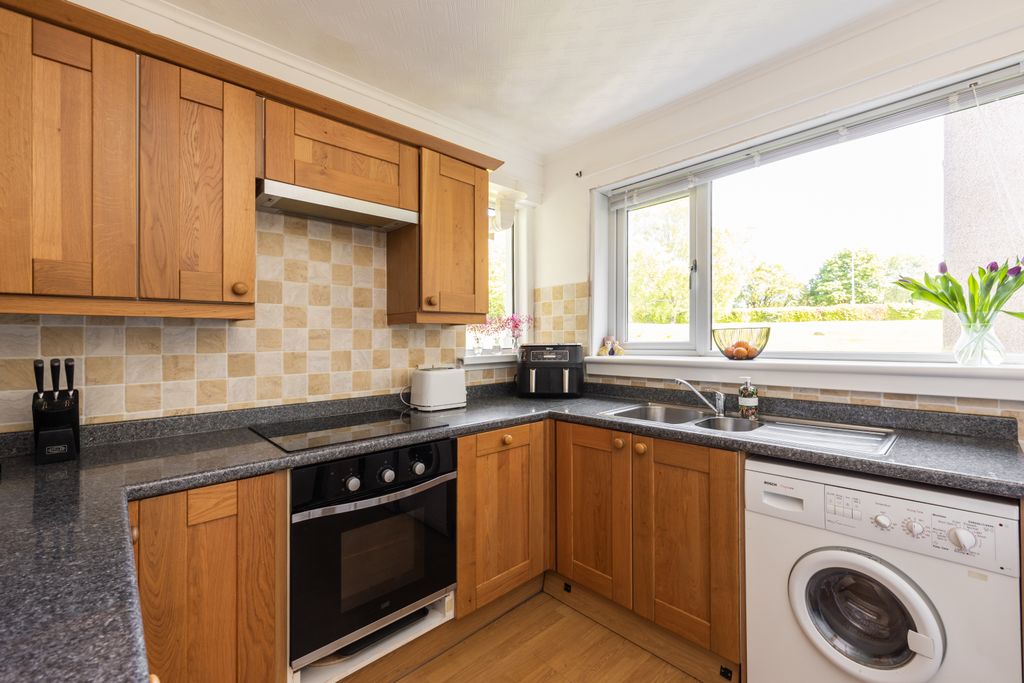 Additional image 5 of 2 bed flat for sale40/2 West Craigs Crescent, Edinburgh EH12