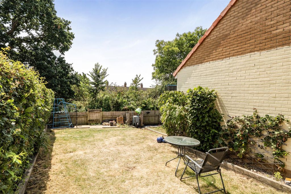 Property photo 2 of 14 Garden