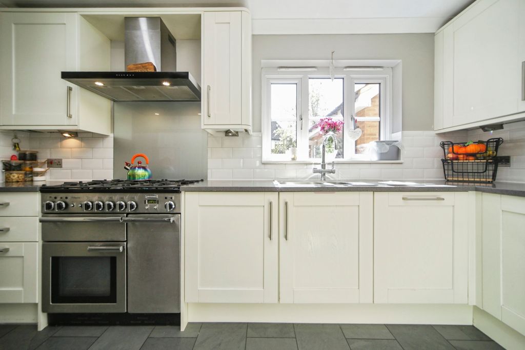Property photo 3 of 16 Pbox-Img.Jpg