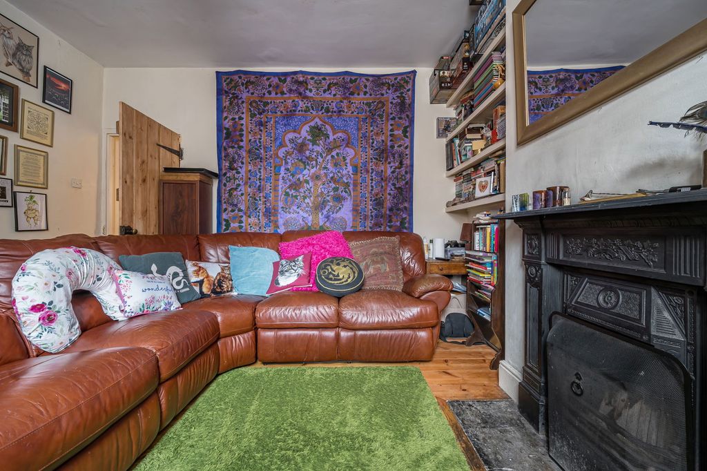 Property photo 3 of 23