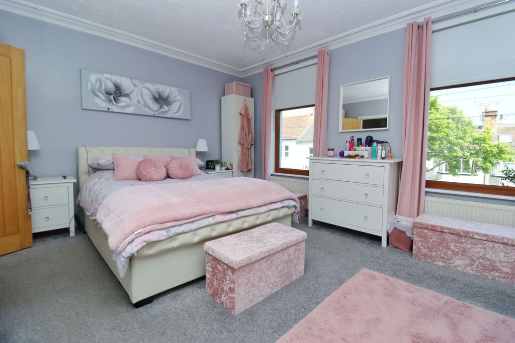 Property photo 2 of 26