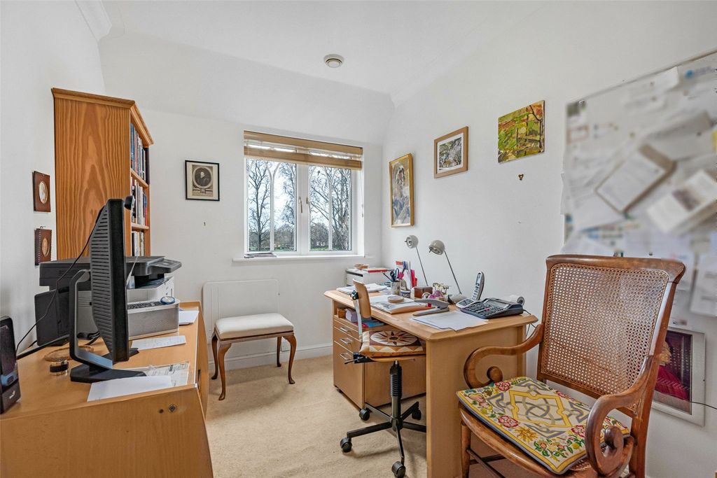 Additional image 6 of 3 bed flat for saleThe Cloisters, Pegasus Grange OX1.